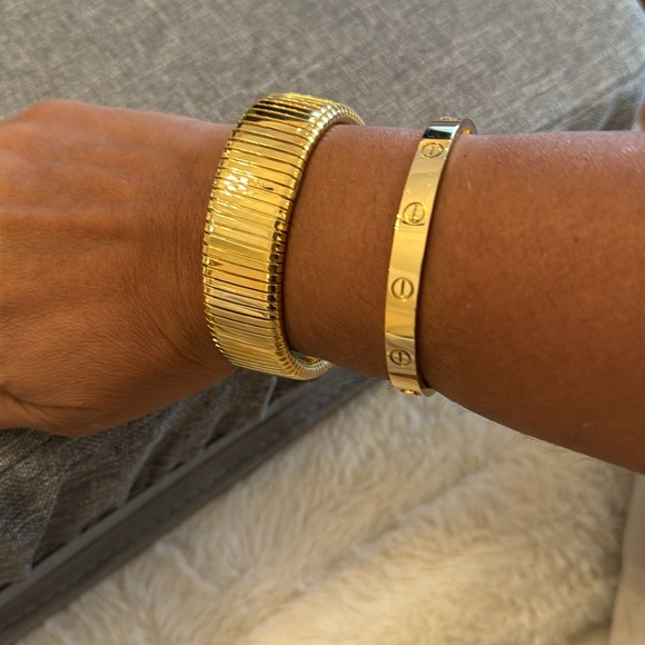 Bronzoro 19 mm omega stretch gold tone bracelet - Picture 2 of 4